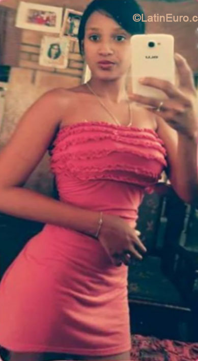Date this sultry Dominican Republic girl Melany from Valverde Mao DO19990