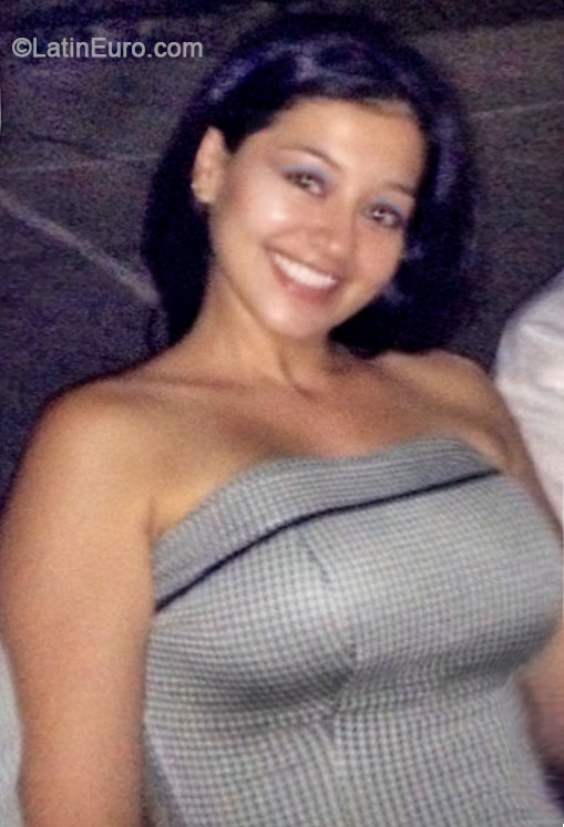 Date this nice looking Colombia girl Angie from Villavicencio CO16118