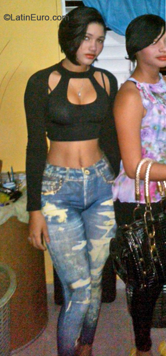 Date this voluptuous Dominican Republic girl Paola15 from San Pedro De Macoris DO19997