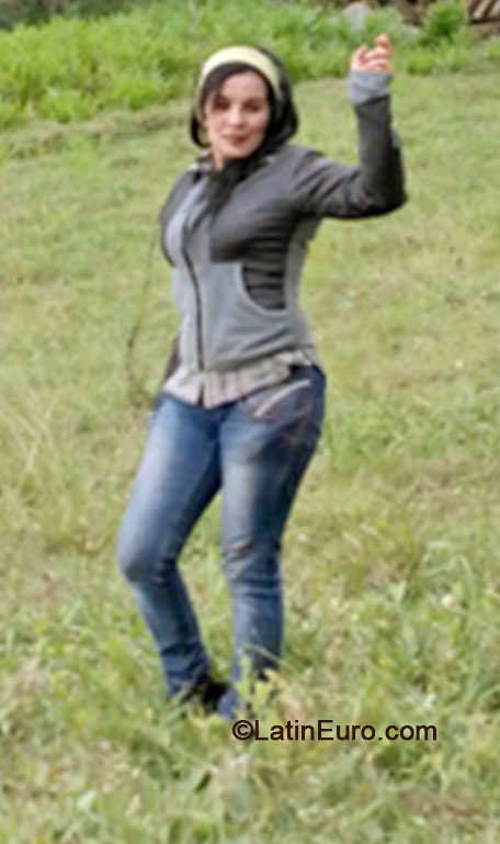 Date this attractive Colombia girl Francy from Bogota CO16131