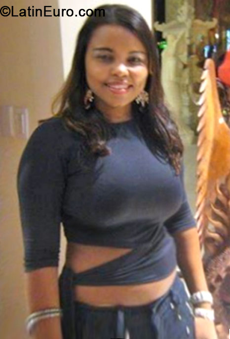 Date this hard body Brazil girl Benilsa from Guaratinga BR9009