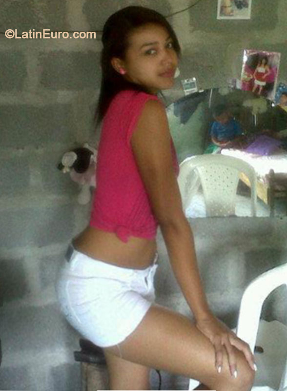 Date this gorgeous Colombia girl Frinie from Apartado CO16311