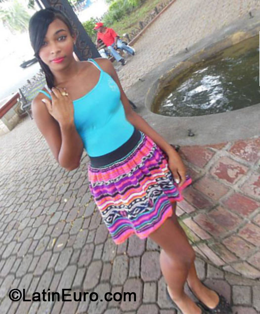 Date this funny Dominican Republic girl Vianny from Santiago DO20043