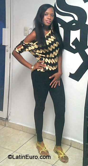 Date this charming Dominican Republic girl Yohani from Puerto Plata DO20044