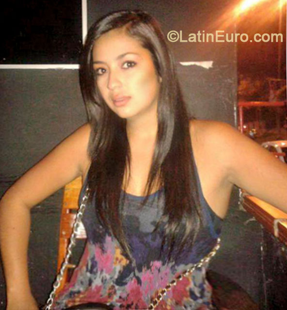 Date this tall Colombia girl Ale from Manizales CO16310