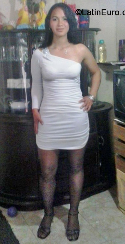 Date this good-looking Colombia girl Diana from Bogota CO16257