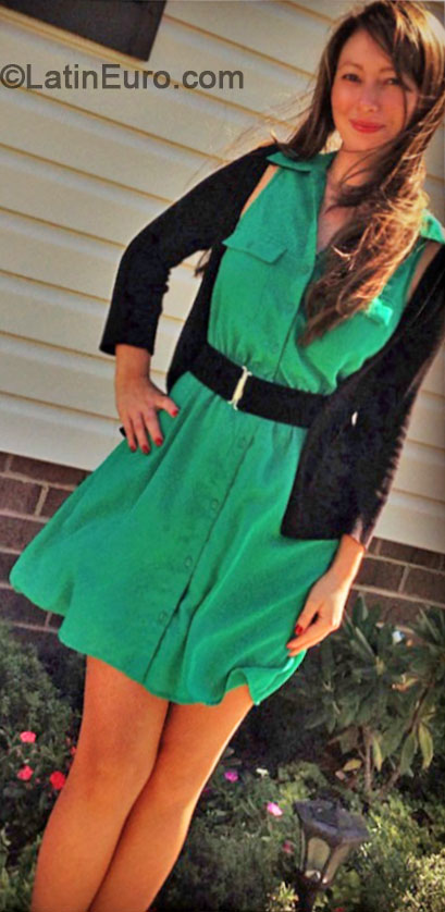 Date this voluptuous Colombia girl Carolina from Bogota CO16287