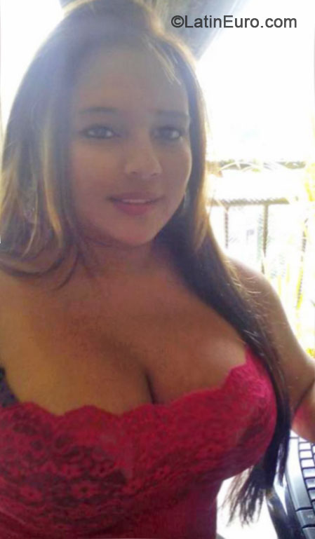 Date this lovely Colombia girl Yeyimy from Medellin CO17817
