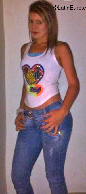 Date this charming Colombia girl Maryuri from Cali CO16334