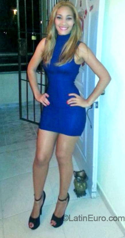Date this sultry Dominican Republic girl Paola from Santo Domingo DO20104
