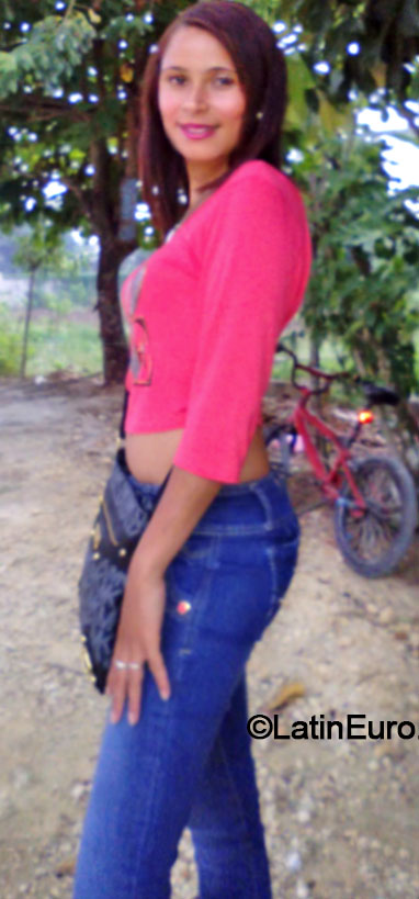 Date this sensual Dominican Republic girl Yenny from Santo Domingo DO20106