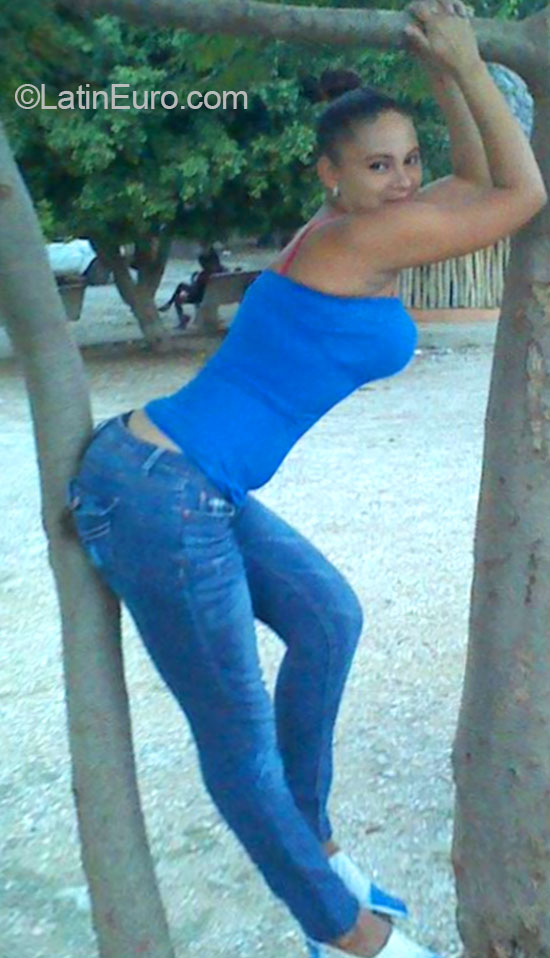 Date this stunning Dominican Republic girl Miguelina from Santo Domingo DO20116
