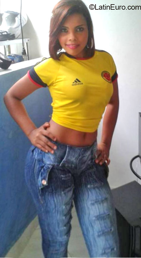 Date this sultry Colombia girl Francy from Cali Valle CO16383
