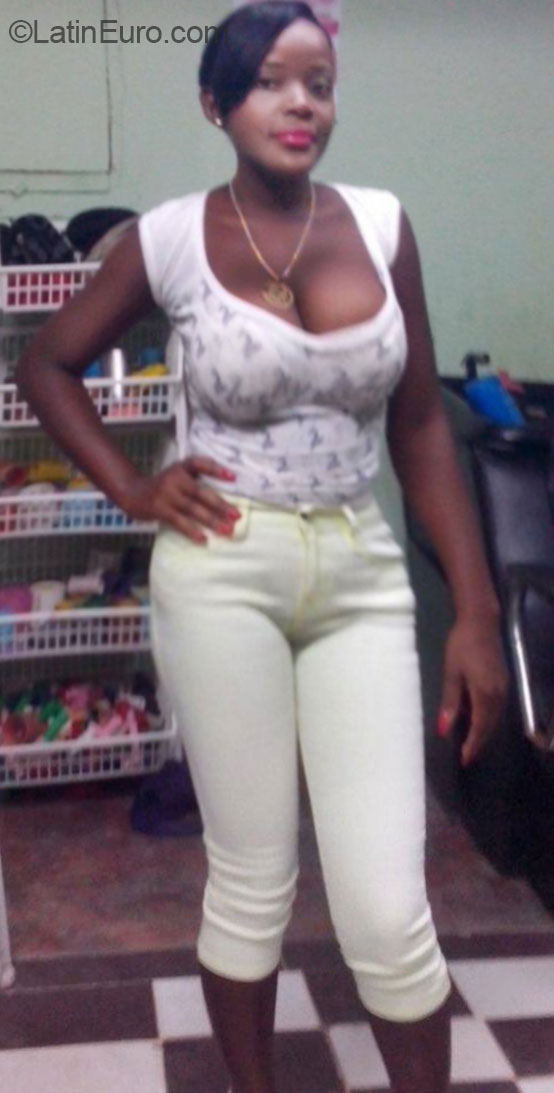 Date this lovely Dominican Republic girl Laura pelaez from Santo Domingo DO20138