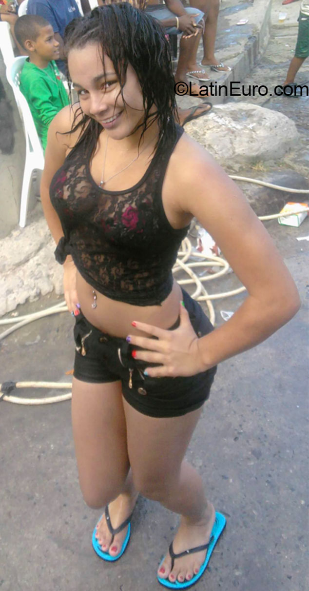 Date this athletic Dominican Republic girl Modelizza from Santo Domingo DO20215