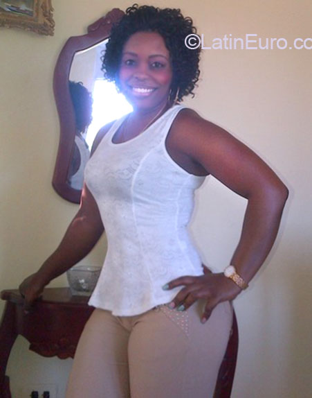 Date this tall Dominican Republic girl Ruth01 from Romana DO20278