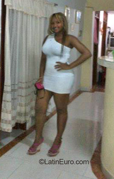 Date this foxy Colombia girl Linda from Cali CO16585