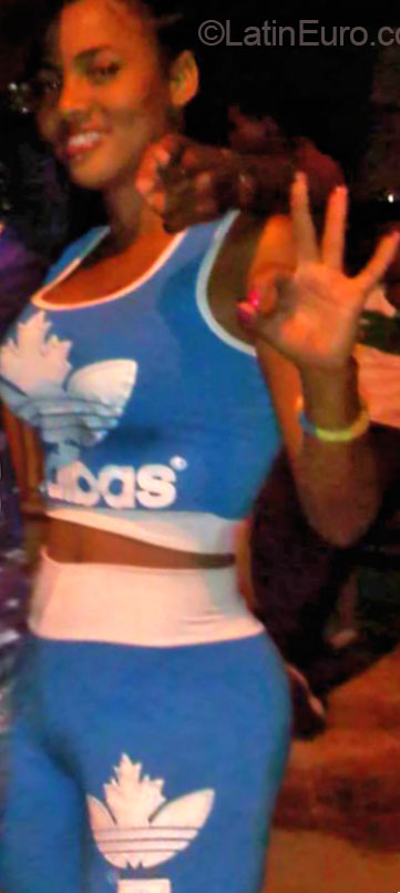 Date this good-looking Dominican Republic girl Yulay from Santo Domingo DO20389