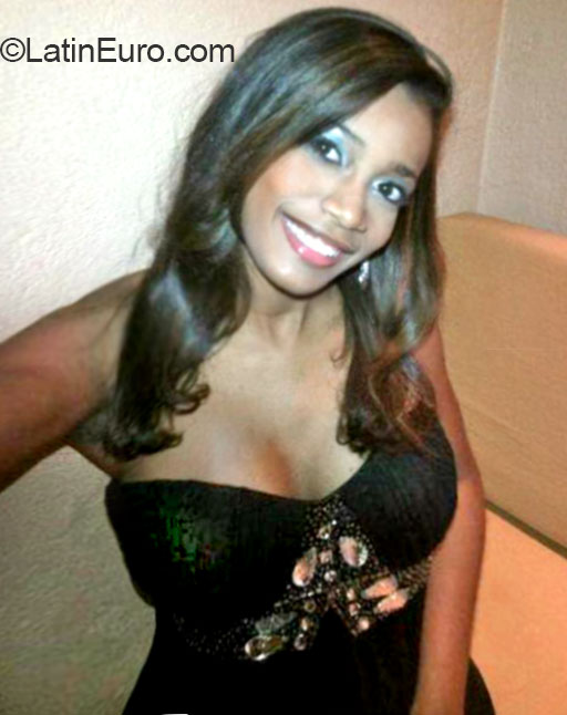 Date this foxy Dominican Republic girl Janet from Santo Domingo DO20471