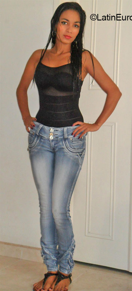 Date this beautiful Colombia girl Mayerlin from Cali CO16501