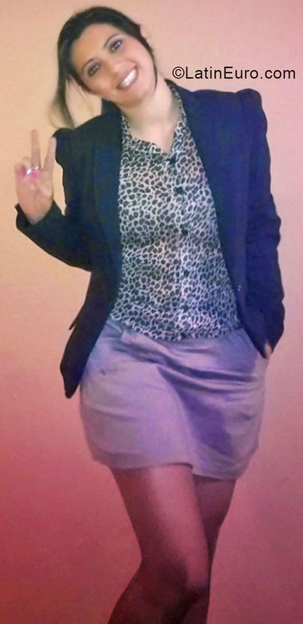 Date this nice looking Colombia girl Maribel from Bogota CO16529