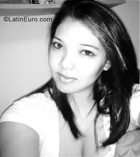 Date this charming Honduras girl Fabiola from Tegucigalpa HN1273