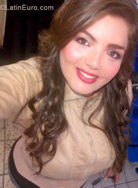 Date this foxy Venezuela girl Nayreth from Merida VE333