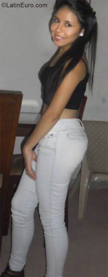 Date this pretty Colombia girl Jhoana from Roldanillo CO16571