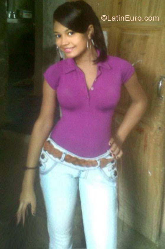 Date this funny Dominican Republic girl Maris Cristina from Santo Domingo DO20652