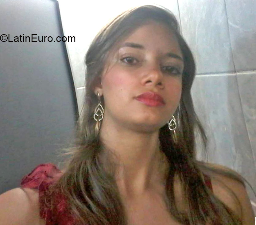 Date this hard body Brazil girl Tarcia from Natal BR9140