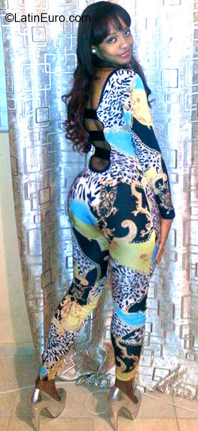 Date this passionate Dominican Republic girl Yaniria from santo domingo DO20714