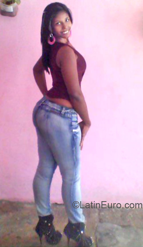 Date this foxy Dominican Republic girl Wanda from Santo Domingo DO21106