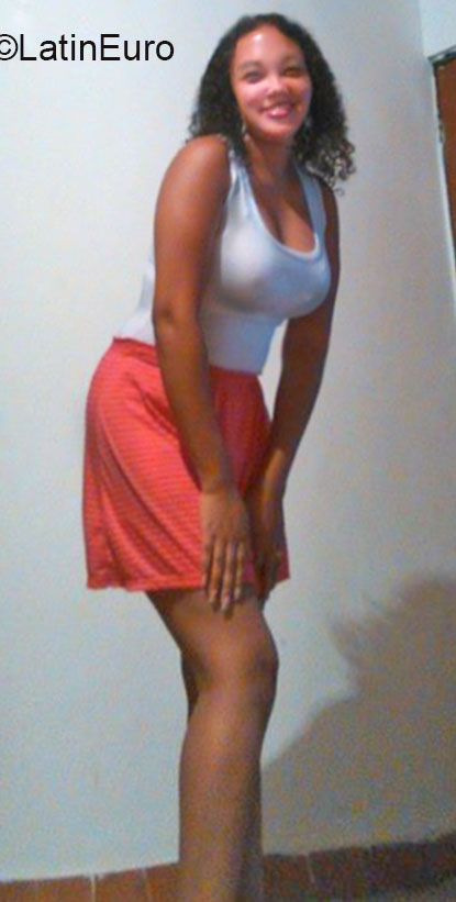 Date this pretty Colombia girl Karen from Cali CO16609