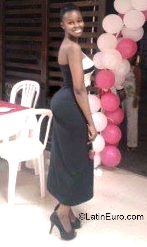 Date this happy Colombia girl Camila from Cali CO16614