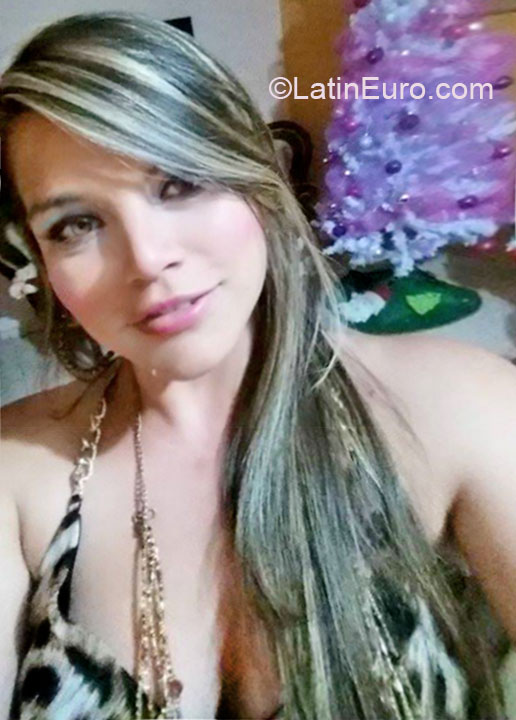 Date this voluptuous Colombia girl Sandra from Medellin CO16616