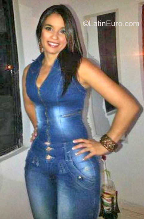 Date this gorgeous Colombia girl Jennyfer from Cali CO16621