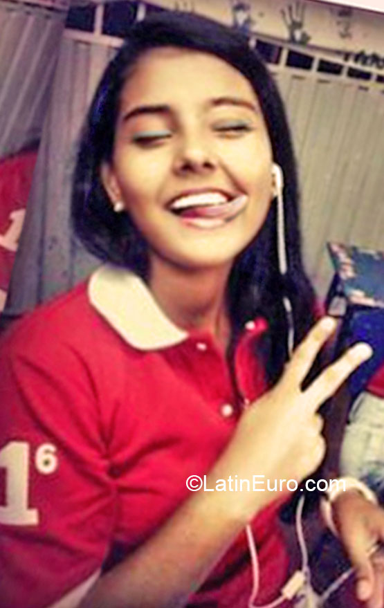 Date this charming Colombia girl Viviana from Bucaramanga CO16625