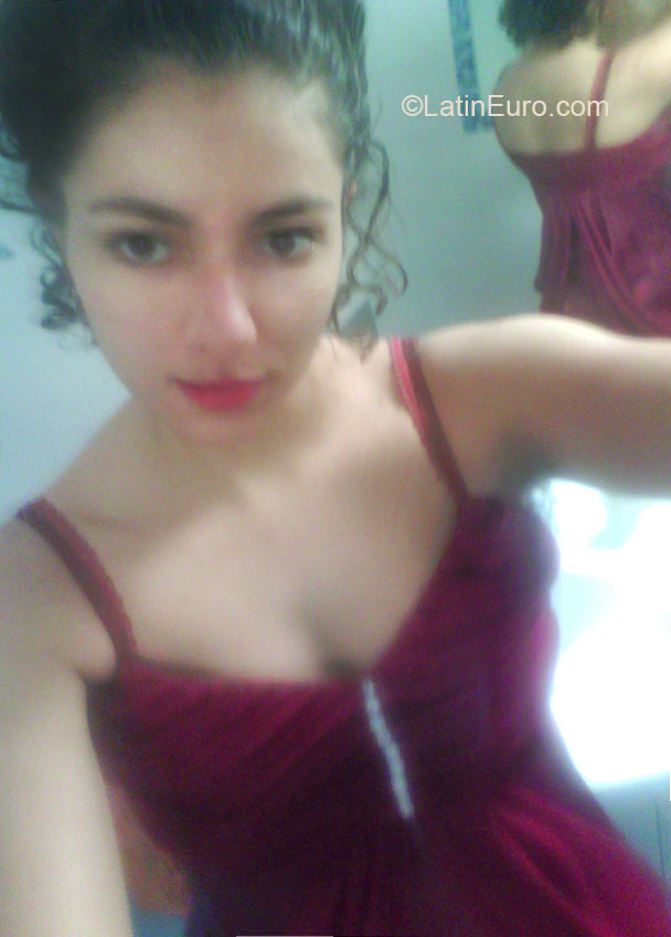 Date this athletic Italy girl Amanda from Rome IT237