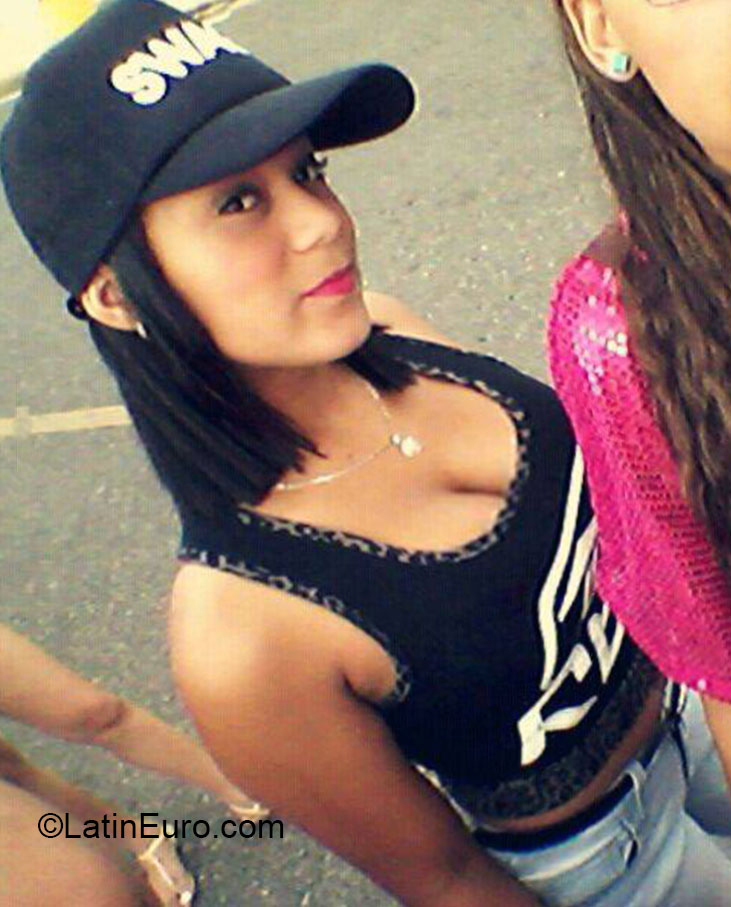 Date this tall Dominican Republic girl Claribel from Santiago DO20789