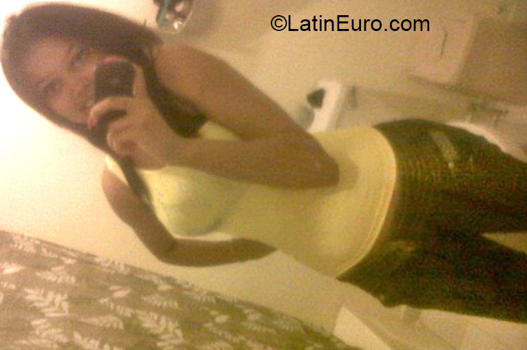 Date this hot Dominican Republic girl Maria Luisa from Santo Domingo DO21105