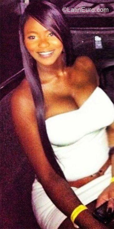 Date this attractive Colombia girl Angy from Medellin CO16685