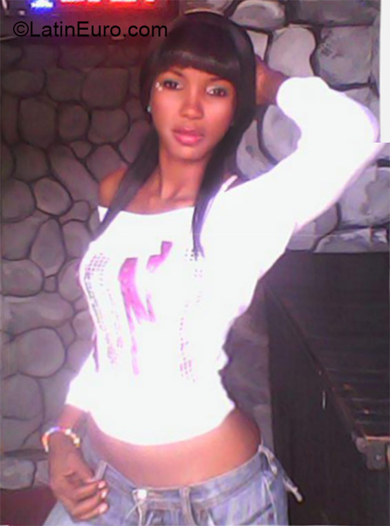 Date this charming Colombia girl Vickie from Cali CO16687