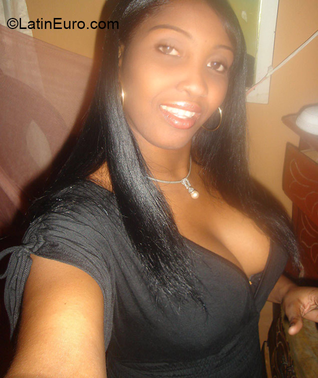 Date this foxy Dominican Republic girl Yohana from Santiago DO20848