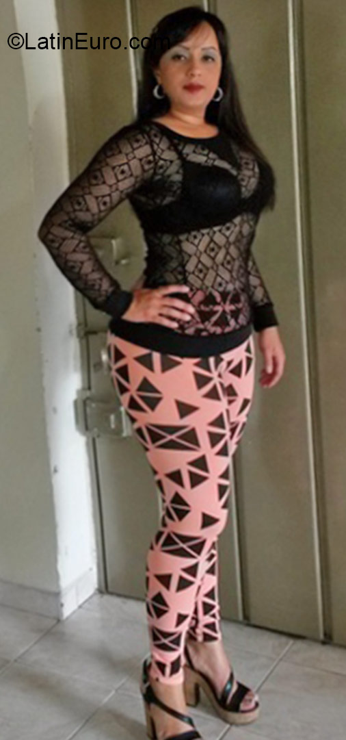 Date this gorgeous Colombia girl Johanna from Armenia CO16699