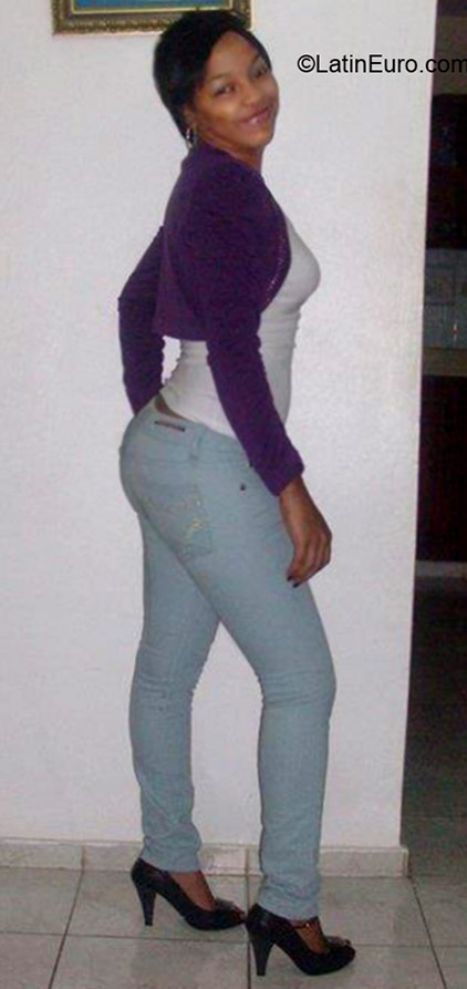 Date this voluptuous Dominican Republic girl Yamiry from Santo Domingo DO20878