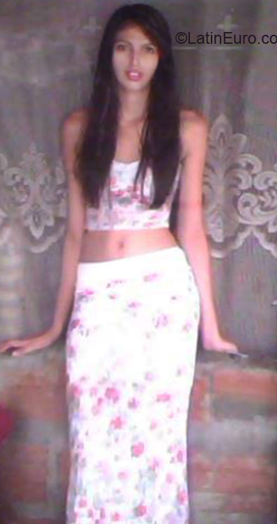 Date this sensual Colombia girl Silvana from Cali CO16712