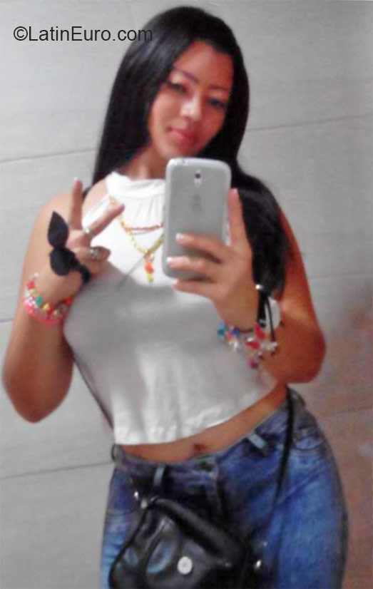 Date this hard body Colombia girl Yurany from Cali CO16714