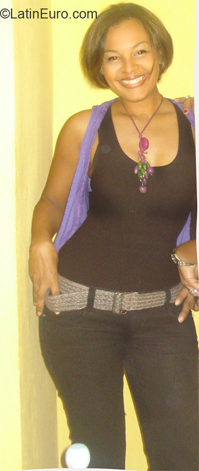 Date this hard body Dominican Republic girl Lorena from Santo Domingo DO20901
