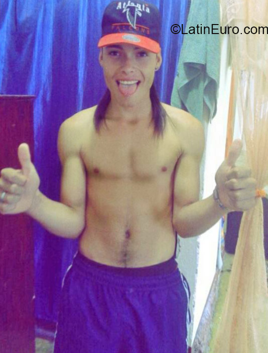 Date this beautiful Colombia man Carlos from Medellin DO20903