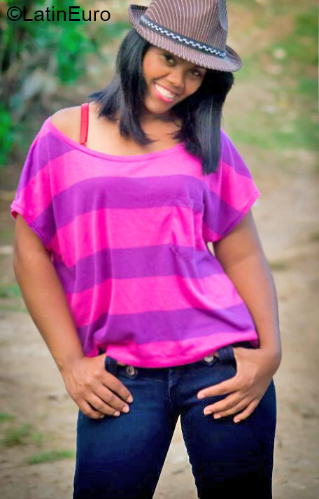 Date this voluptuous Dominican Republic girl Genesis from Santo Domingo DO20906
